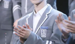 吃瓜爆料蔡徐坤恋情,甜蜜互动引粉丝热议